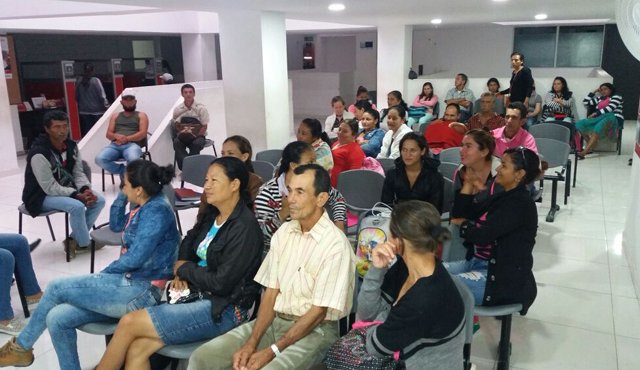 Los afectados protestaron en el Centro Regional de Atención Integral a las Víctimas. Archivo