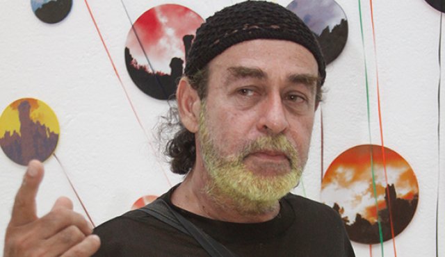 Gabriel Castillo López, de 55 años, es el único artista nortesantandereano que ha participado en cuatro salones nacionales de artistas. La opinión