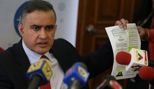 El actual fiscal general venezolano Tarek William Saab, se preguntó por qué si Ortega tenía las pruebas de los casos “de corrupción y terrorismo”, no las sacó antes y la calificó de “negligente en materia de derechos humanos”. Cortesía