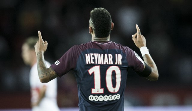 Neymar fue demandado por su antiguo club, el Barcelona. AP
