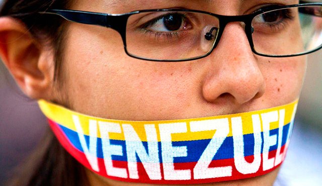 La acción contra los dos principales medios de comunicación privados de Colombia enrarece aún más la relación entre ambos gobiernos. Archivo