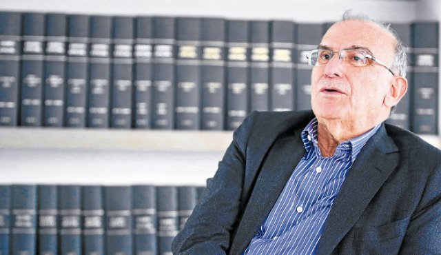 Humberto de la Calle oficializó hace algunas semanas su precandidatura presidencial, pero todavía no decide si irá por el Partido Liberal o solo, con el apoyo de firmas. Colprensa