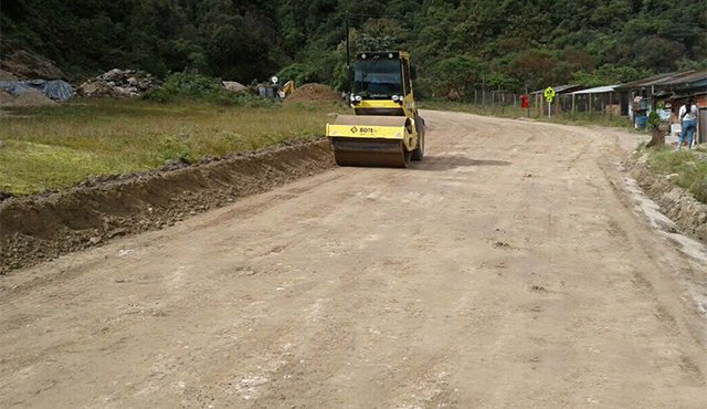 La obra lleva un 84 por ciento de avance con el mejoramiento de 54 kilómetros, de un total de 95 según acuerdo entre el gobierno y el pueblo u’wa. Cortesía