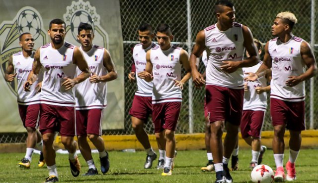 Venezuela recibirá a Colombia mañana por una fecha más de la eliminatoria sudamericana para el Mundial de Rusia-2018, en un juego que tendrá lugar en el estadio Polideportivo de Pueblo Nuevo, de San Cristóbal. Genaro Pascale