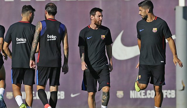 Suarez y Messi, compañeros en el FC Barcelona, buscarán sumar tres puntos necesarios. Uruguay apunta al pasaje directo a Rusia y Argentina aferrarse a la zona de repechaje. AP