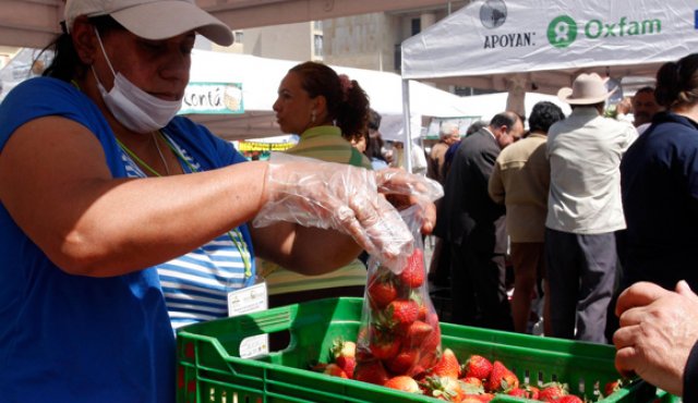 Los mercados comunitarios buscan la restitución de las capacidades labores de los campesinos víctimas del conflicto. Colprensa