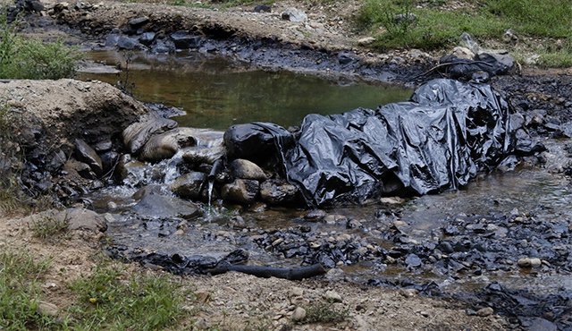 Aunque la gobernación apoya a la comunidad para contrarrestar la falta de agua, se insiste en que falta más coordinación con las empresas y la Nación para atender estos atentados oportuna e integralmente. Archivo