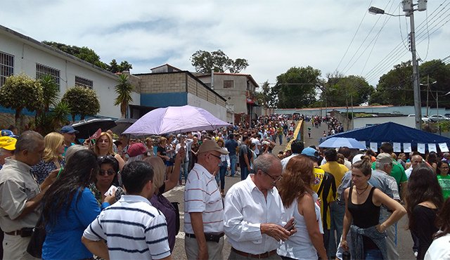 En la mayoría de mesas los ciudadanos estaban animados y con ganas de participar. Eilyn Cardozo