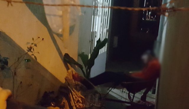 En este corredor fue sorprendida la víctima. El asesino escapó sin dejar rastro alguno aprovechando la  oscuridad. Cristian Herrera