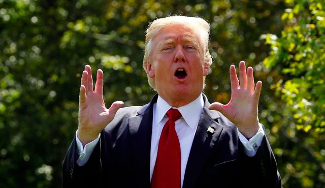 Trump explicó que tomó la decisión de mantener esa inclusión, por el momento como una opción, pues espera que el país puede hacer “progresos significativos” en la reducción de los cultivos. AFP