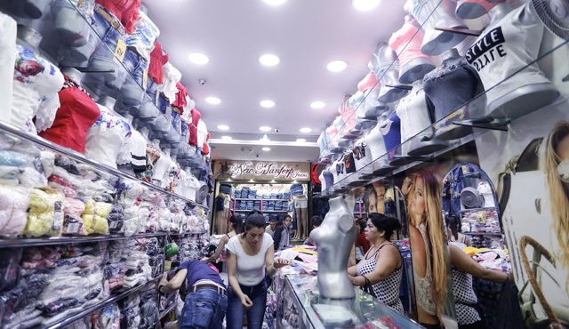El comercio tendría que reactivarse en el último trimestre del año. La temporada navideña es la principal esperanza de los comerciantes. Archivo