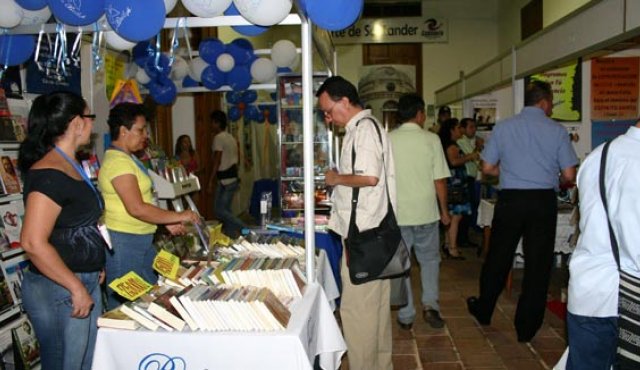 Así se ve la Fiesta del Libro. La Opinión