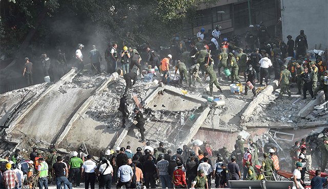 Lo primero que debe saber es que si usted trabaja en una empresa y organizan un simulacro de evacuación, participe. AFP