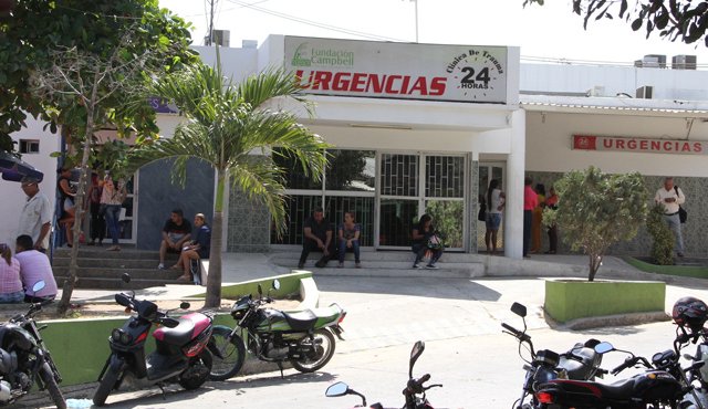 Los lesionados fueron trasladados hasta la Clínica Campbell de la Cale 30. Colprensa