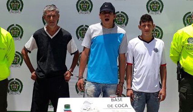 El viejo, Mincho y El chamo deberán responder por el delito de tráfico, fabricación y porte de estupefacientes. Los tres fueron capturados en el barrio Villa Paraíso de Ocaña. Cortesía