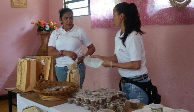 Las mujeres de Cucutilla le han dado otro valor al café, transformándolo en productos comestibles para deleitar el paladar. Cortesía