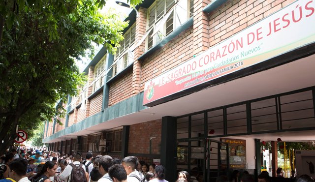 La Alcaldía pretende cambiar la IE Sagrado Corazón de Jesús a las instalaciones del colegio Inem. La Opinión