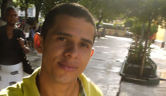 La víctima fue sorprendida por el asesino cuando dialogaba con un hermano y algunos conocidos. Archivo particular