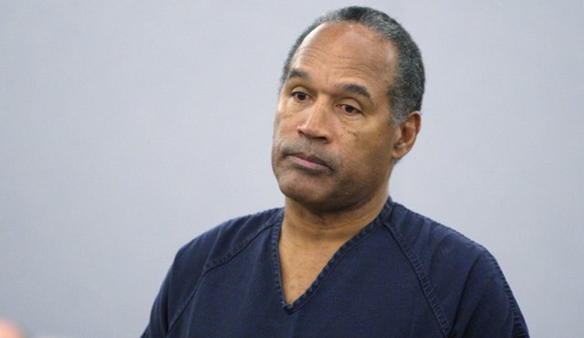 El exjugador de la NFL, hoy con 70 años, nació en San Francisco, brilló en los Buffalo Bills y hace parte del Salón de la Fama. Después de pasar nueve años en prisión, ayer recobró la libertad. AFP