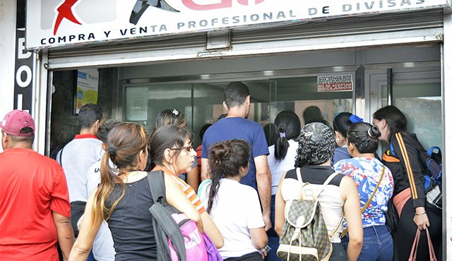 Los excesos de requisitos para las operaciones cambiarias, generan mayores costos operativos en las casas de cambio y dificultan la actividad. Edinsson Figueroa