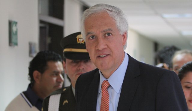 Moreno permitió que el secretario Distrital de Salud de su gabinete, Héctor Zambrano, aceptara promesas remuneratorias para facilitar a Emilio Tapia la adjudicación del contrato. Colprensa