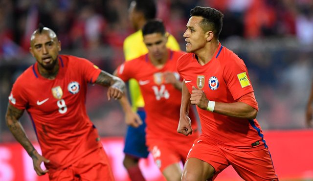 Chile mostró pinceladas de su juego de toque rápido y logró sacar adelante un partido que en la segunda etapa parecía escapársele. AFP