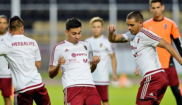 La vinotinto ya no tiene opciones en Rusia 2018, pero en las últimas fechas, con el recambio generacional de jugadores ha demostrado que rumbo a Catar 2022 será a otro precio. AFP