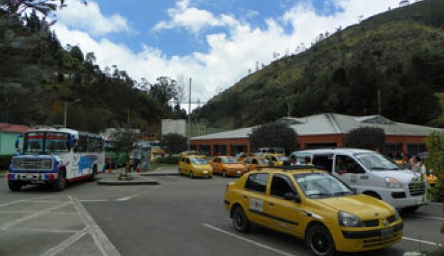 Más de 80 conductores de las tres empresas de servicio de transporte intermunicipal de Pamplona, mantuvieron bloqueado por seis horas el ingreso a la terminal.