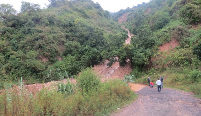 La carretera entre los municipios de Labateca y Pamplona está sin flujo de automotores por un deslizamiento de tierra que se registró cerca del puente La Cabuya, vereda El Resguardo. Cortesía