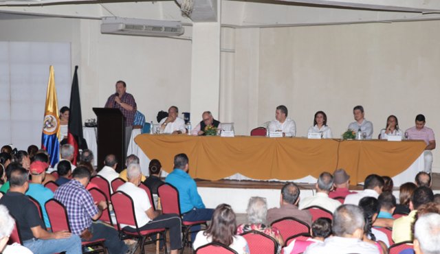 A un mes de que comiencen las inscripciones en la Registraduría para las elecciones al Congreso, el Centro Democrático avanza en la selección de sus posibles candidatos para el Senado y la Cámara. Archivo