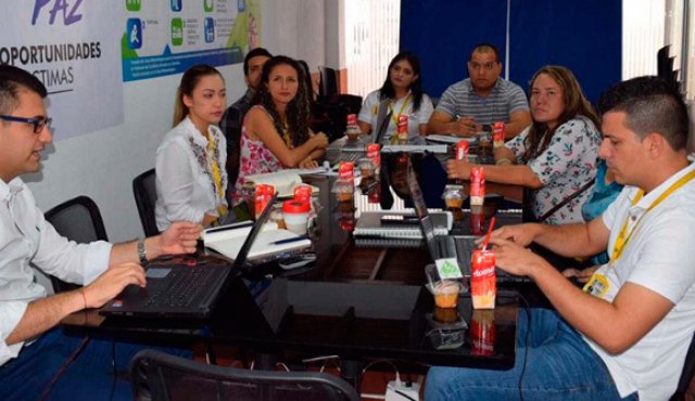 A la reunión asistieron en representación de las Víctimas Paola Viviana Jaimes y Sandra Neira, quienes serán los enlaces con las comunidades para socializar el proyecto. Cortesía
