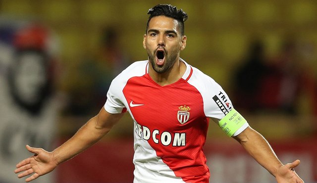 Las competencias europeas y la liga águila tendrán este fin de semana varios duelos estelares, que prometen espectáculo. En uno de ellos el ‘Tigre’ Falcao buscará sacarle tres puntos al Caen de local. Archivo