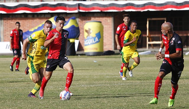El Cúcuta Deportivo supo resolver un complicado partido ante Leones, y después de empezar perdiendo empató y ganó sobre el final. Mario Franco