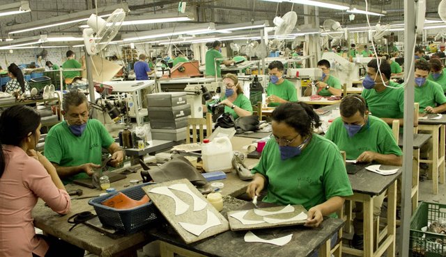 Empresas del sistema de moda contarán con dos líneas de crédito que suman $90.000 millones y tienen cinco años de tiempo de pago, así como seis meses de gracia. Archivo