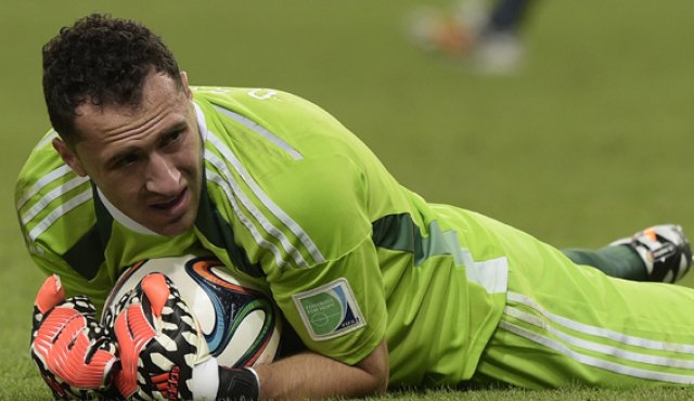 El portero colombiano, que también militó en el Atlético Nacional, no está de acuerdo con la idea de que Franco Armani haga parte de la Selección Colombia, aunque dice admirar su talento. Archivo