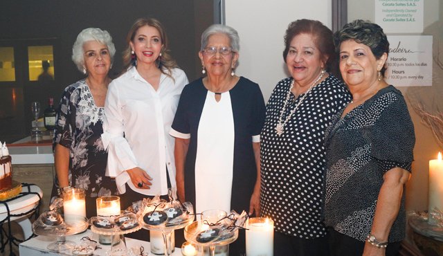 Nena Maldonado, Betty Parada, Chepita Montes, Cecilia de Uribe, Luz Cristina de Mora. Mario Franco