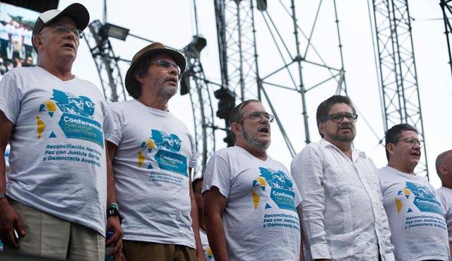 Los excomandantes de las farc que ya han manifestado su intención de participar en política podrán inscribir sus nombres ante la Registraduría, pues las inhabilidades que les han generado sus condenas, están suspendidas hasta tanto la JEP y el Tribunal de Paz resuelva su situación judicial. Archivo