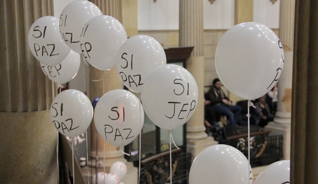 La votación fluyó de forma rápida porque en primer lugar se negaron una serie de proposiciones, más de 50, por lo que se acogieron los textos de los artículos como estaban en la ponencia. Colprensa