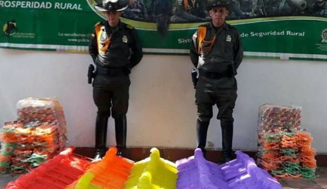 Este es el cargamento de ganchos y pinzas de ropa de contrabando incautado por la Policía Metropolitana de Cúcuta. Sin embargo, la oficina de prensa precisó que la información entregada omitió los conductos regulares. Mecuc