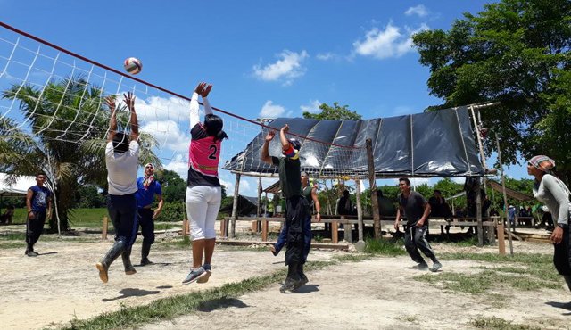 Ante la falta de proyectos productivos, los desmovilizados se dedican a las actividades educativas y deportivas. Cortesía