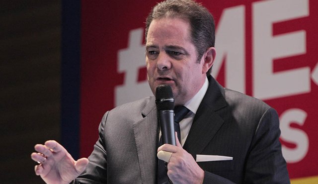 Pese a ser el jefe de Cambio Radical, Germán Vargas está recogiendo firmas para avalar su candidatura. Colprensa