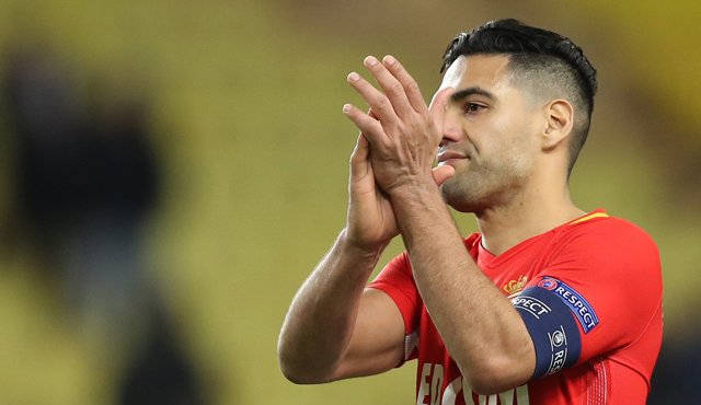 Con un cabezazo, después del lanzamiento de una falta lejana, Falcao marcó el gol al minuto 43. AFP