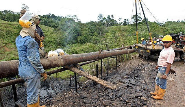 Ecopetrol espera con ese marco, que la producción del grupo crezca en 2018 y llegue a entre 715.000 y 725.000 barriles de petróleo equivalentes por día. Archivo AFP