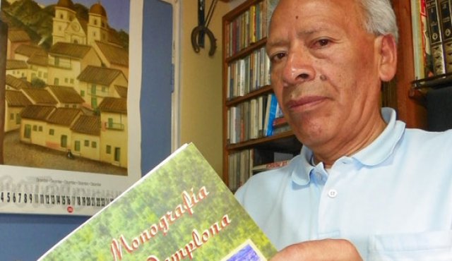 El docente ha escrito dos monografías de la Ciudad Mitrada.