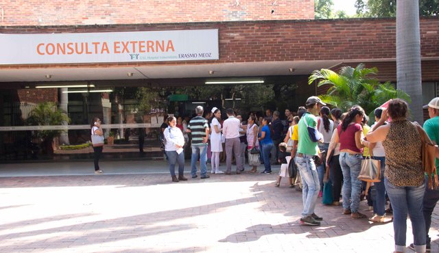 Las atenciones a finales de mes se incrementan en el área de consulta externa, donde en promedio se ven a unos 4.000 pacientes. Alfredo Estévez
