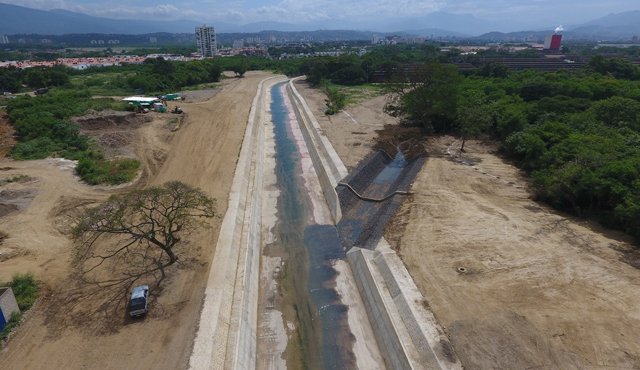 El canal recorre la ciudad en sentido suroccidente-nororiente, iniciando en el barrio Magdalena hasta llegar a cercanías de la cárcel de Cúcuta César Obando