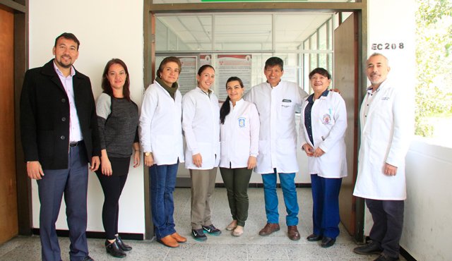 El grupo de investigadores del proyecto, Raúl Rodríguez, Olga Tovar, Diana Bohada, Mónica Bustos, Sandra Cortés, Reinaldo Gutiérrez, Martha Guerrero y Fernando Siller. Cortesía