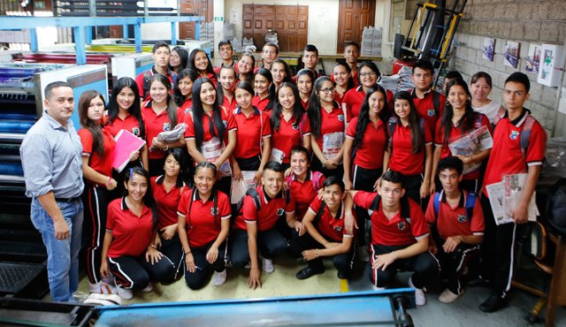 Estudiantes de la Institución Educativa San Antonio. Juan Pablo Cohen
