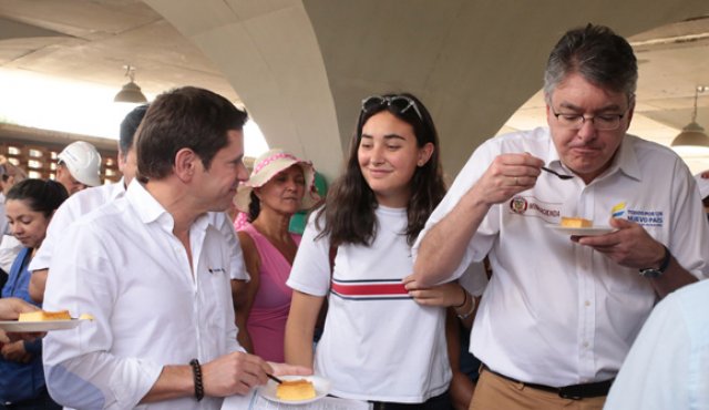 Visita del ministro de Hacienda a Gramalote. Obando