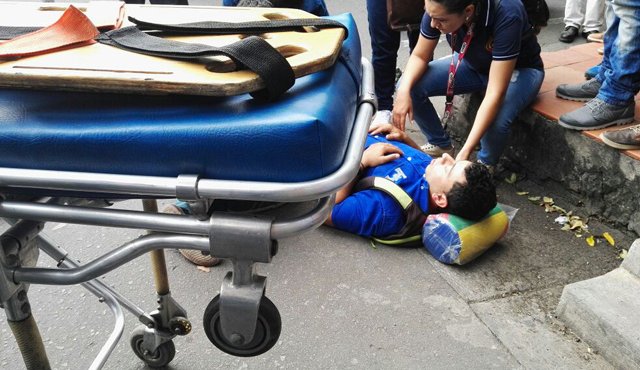 Al parecer, el hombre resultó lesionado. Karina Judex